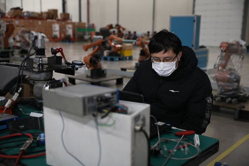 上海高科技企業(yè)復(fù)工 機器人生產(chǎn)機器人，智能科技助力經(jīng)濟復(fù)蘇